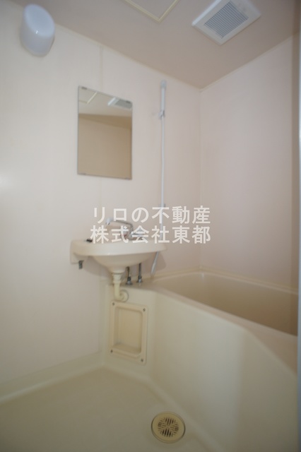 バス・シャワールーム　使いやすい☆洗面ボールと一体型のバスルームです♪