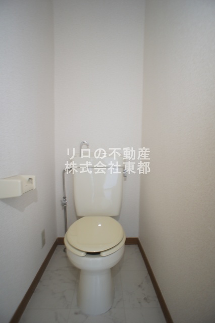 トイレ　白を基調とした空間で清潔感のあるトイレです♪