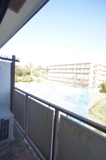 バルコニー　バルコニー付！お天気のいい日は洗濯物も気持ちよく干せます！