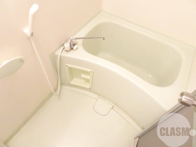 バス・シャワールーム　キレイにリフォームされています♪