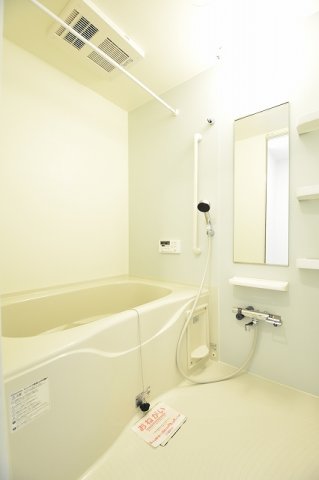 バス・シャワールーム　落ち着いた空間のお風呂です