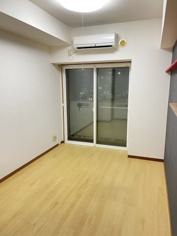 居室・リビング　こちらの居間で趣味の時間をお楽しみください