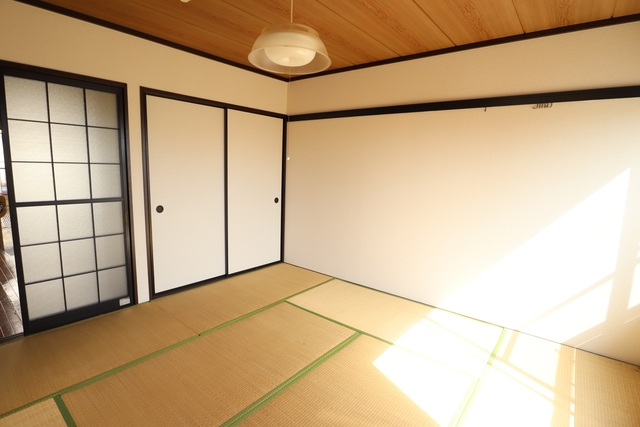 居室・リビング　参考写真（同物件別部屋）