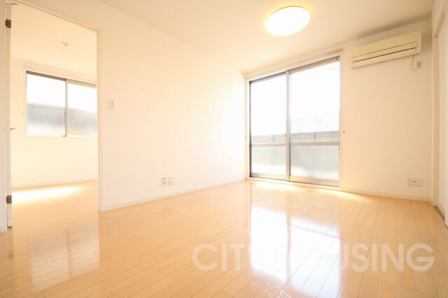 居室・リビング　※同タイプ部屋の写真です。