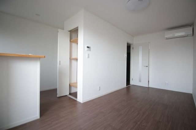 居室・リビング　※別号室のお写真となります。