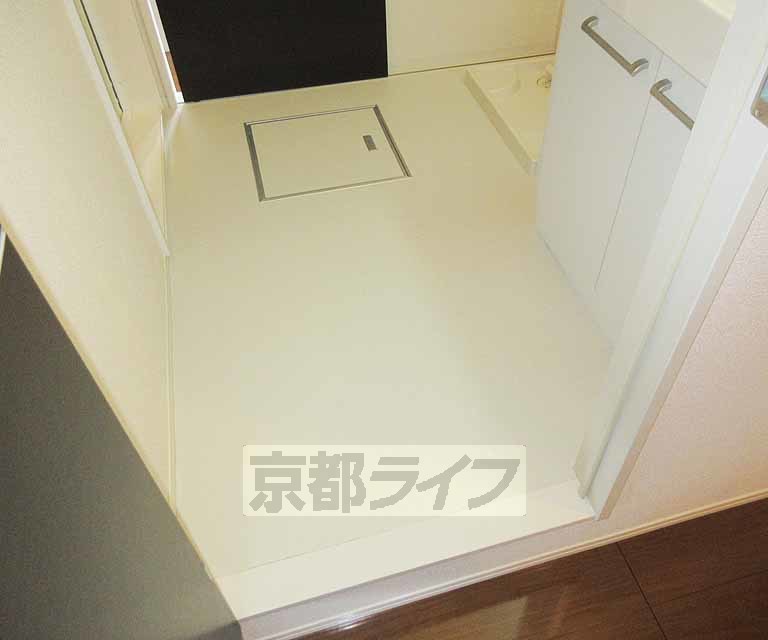 洗面設備　脱衣スペースです