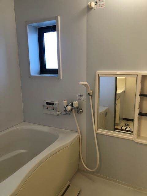 バス・シャワールーム　追い炊き機能付き給湯器でいつでもあったかお風呂♪