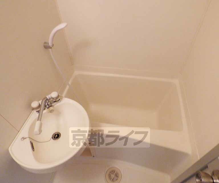 バス・シャワールーム　広々と入れます。