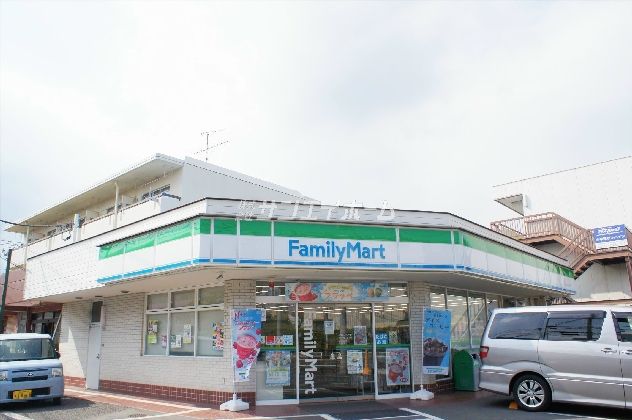 コンビニ　ファミリーマート 小手指二丁目店（コンビニ）まで365m