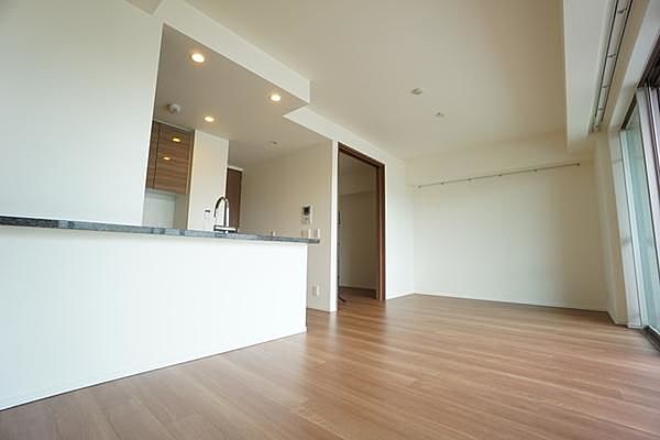 居室・リビング　＊同物件別部屋参考写真