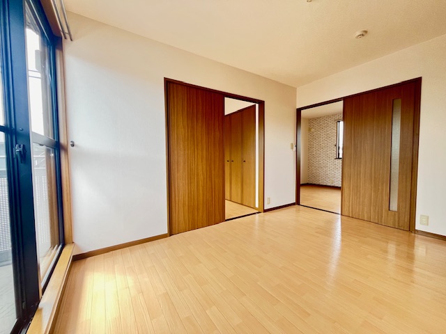 居室・リビング　南面に2室、明るいお部屋です