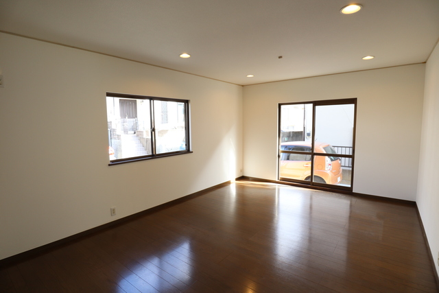 居室・リビング　明るいリビング