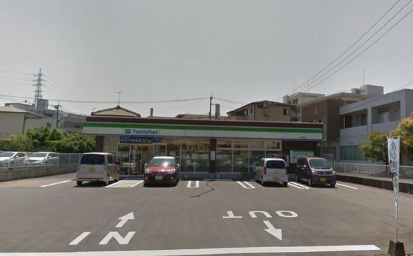 コンビニ　ファミリーマート　大坪西店（コンビニ）まで836m