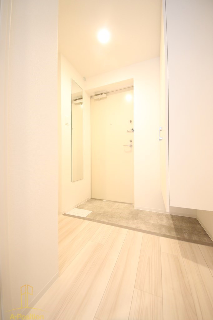 玄関　ラシーヌ瓦屋町