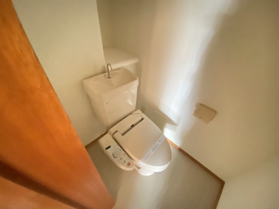 トイレ　※別号室の写真です。