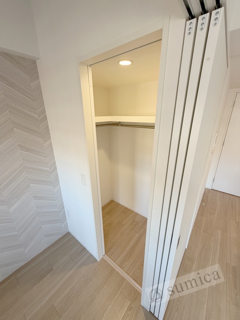 収納　たっぷりと収納できるクローゼット♪♪階数により内装色が異なり