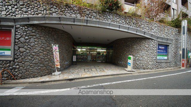 コンビニ　ファミリーマート　参宮橋駅前店（コンビニ）まで300m
