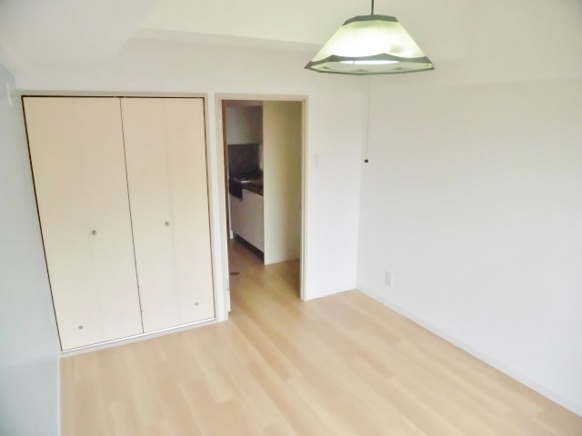 居室・リビング　同建物の別号室のお写真です。