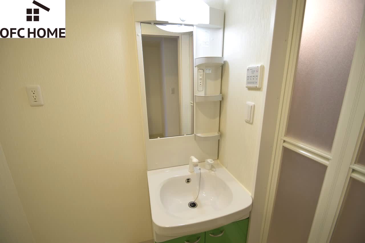 洗面設備　写真は現状を優先します