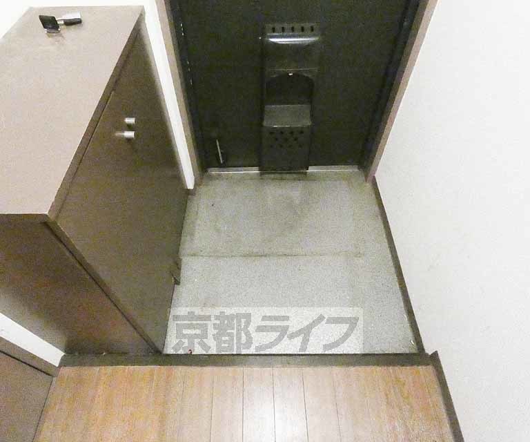 玄関　靴収納付きの玄関です。