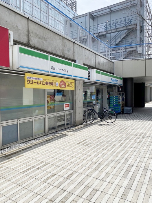 コンビニ　ファミリーマート（コンビニ）まで450m