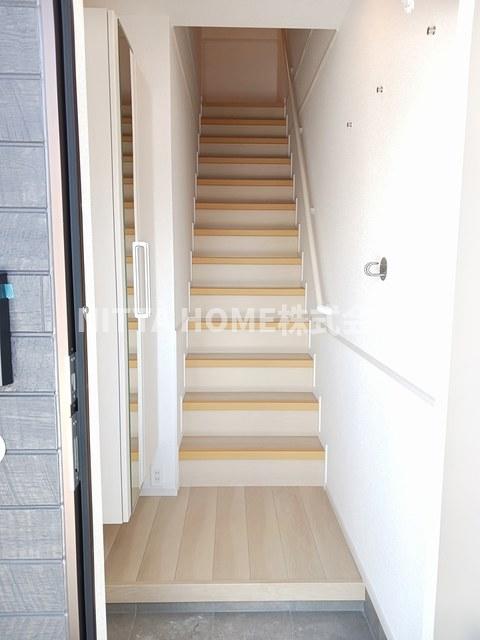 玄関　トールサイズのシューズボックスも設置しています＊