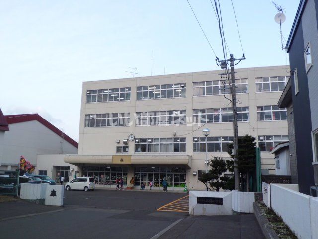 小学校　西園小学校（小学校）まで1137m