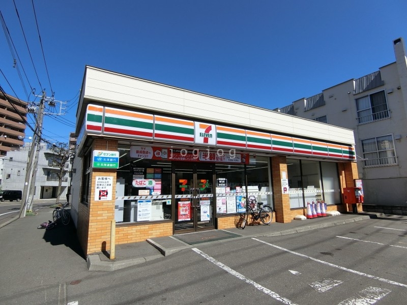 コンビニ　セブン-イレブン東札幌5条店（コンビニ）まで315m