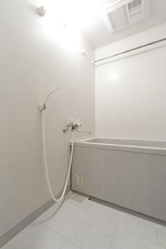 バス・シャワールーム　浴室乾燥機付きです