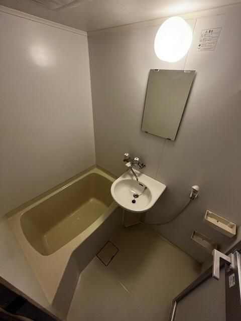 バス・シャワールーム　※同タイプの部屋になります。