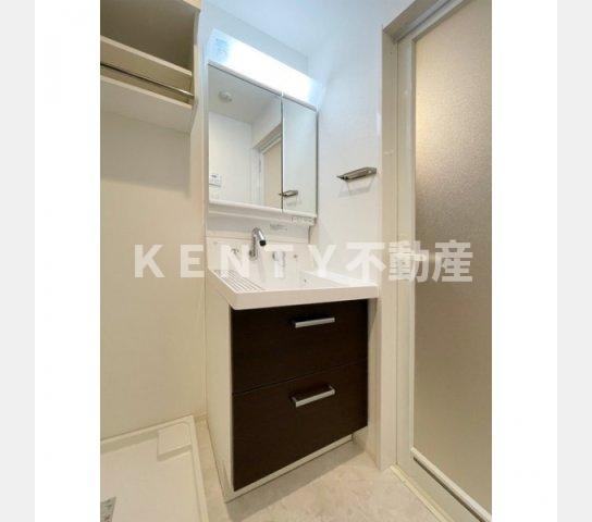 洗面設備　脱衣スペースもあります