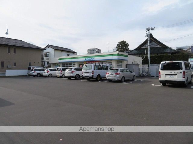 コンビニ　ファミリーマート（コンビニ）まで385m