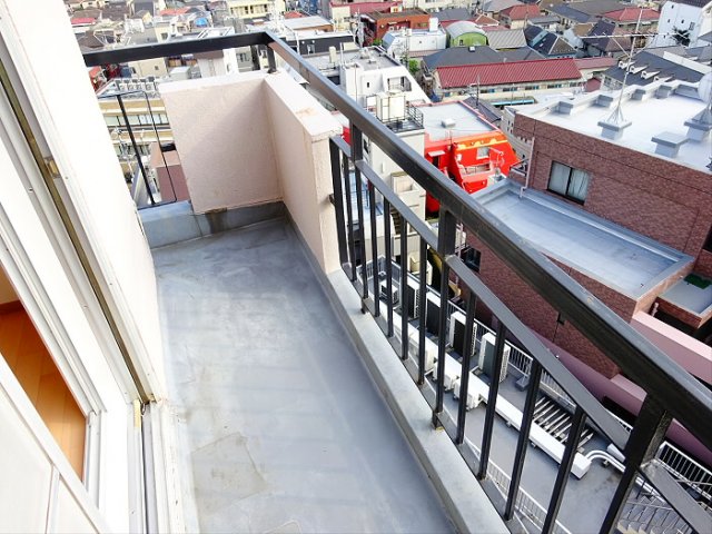 バルコニー　お洗濯にも便利なバルコニー付き