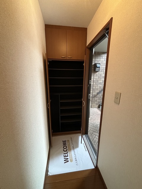 玄関　★同施工別建物の参考写真です★