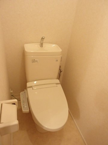 トイレ　温水洗浄便座付き