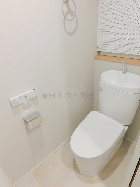 トイレ　温水洗浄便座付きのトイレ