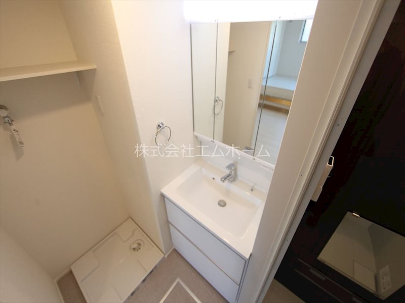 洗面設備　脱衣所　独立洗面台（シャンプードレッサー付）収納スペース有