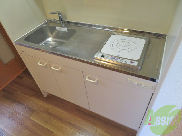 キッチン　キッチンはＩＨクッキングヒーターになっております。