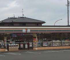 コンビニ　セブンイレブン七ツ新屋店（コンビニ）まで440m