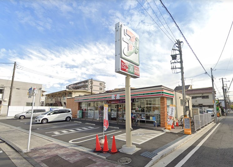 コンビニ　セブンイレブン（コンビニ）まで378m
