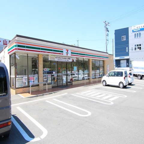 コンビニ　セブンイレブン下関卸本町店（コンビニ）まで444m