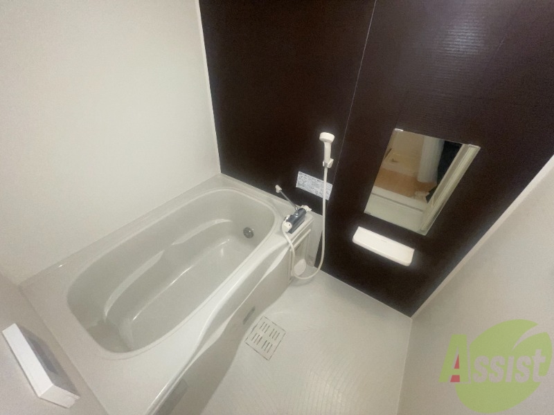 バス・シャワールーム　洋室は広く大き目の浴槽もあるので一日のつかれも落とせますね。