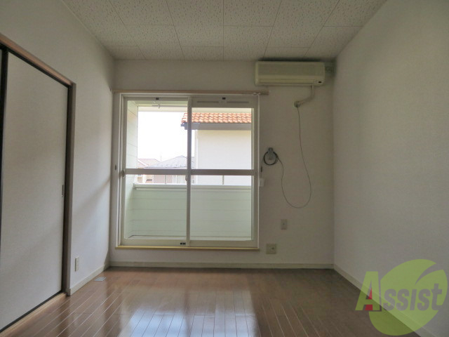 居室・リビング　白基調のお部屋は、部屋が明るく広く感じますね。