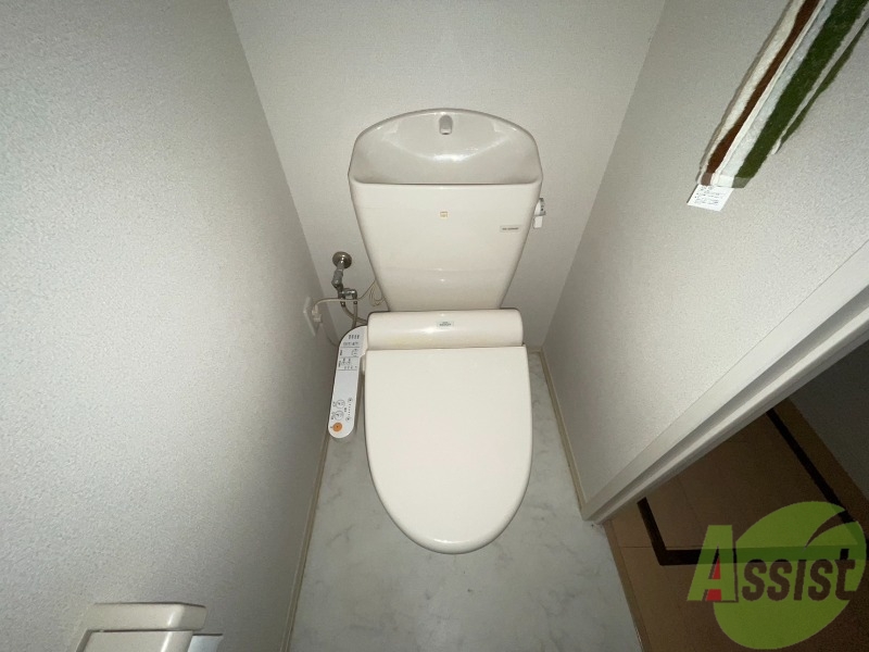 トイレ　嬉しいウォシュレット機能付きです。シャワートイレは便利ですね