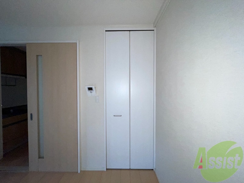 収納　収納はこちらのクローゼットをお使いください。