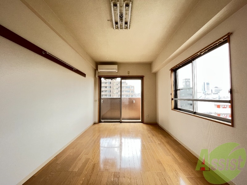 居室・リビング　陽の光が差し込む明るいお部屋は気持がいいですね。