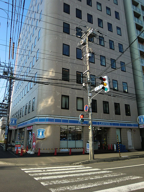 コンビニ　ローソン 札幌北7条西六丁目店（コンビニ）まで60m