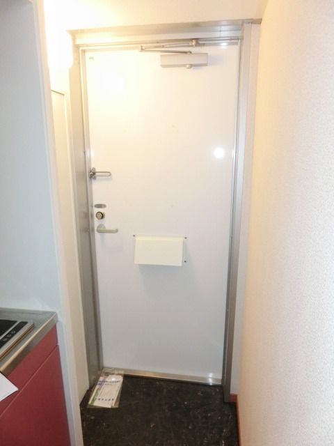 玄関　玄関にはシューズボックスあります。