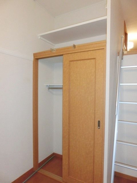 収納　広々としたクローゼット。