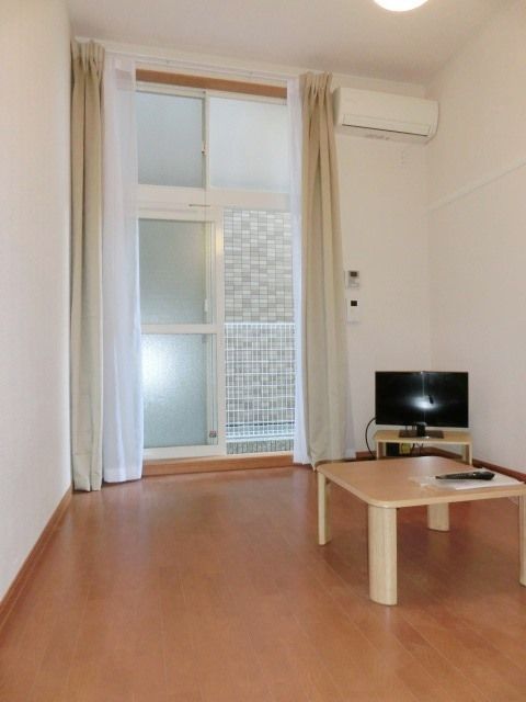 居室・リビング　2階はじゅうたん張りです